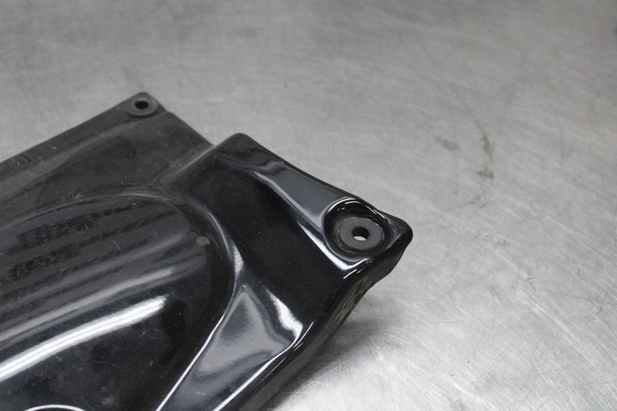 07 SUZUKI BOULEVARD M50 ENGINE SPROCKET SHAFT DRIVE COVER BB897