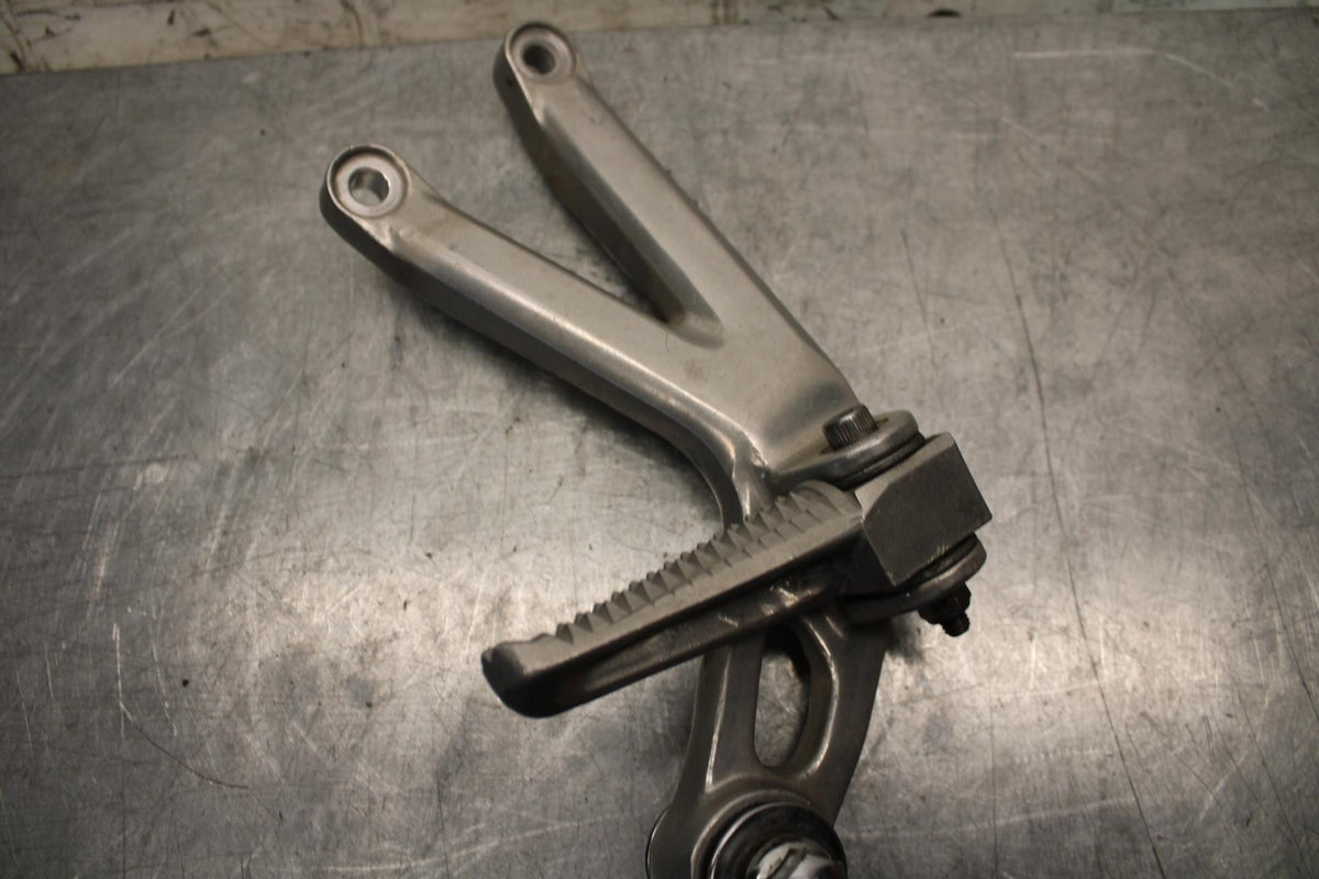 2001 Yamaha YZF R6 RIGHT REAR BACK PASSENGER PEG 5EB-27440-00-00 BB68