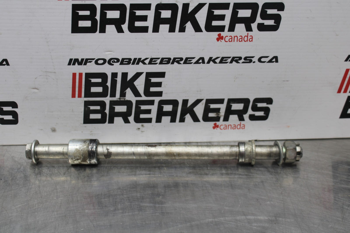 06 KAWASAKI VULCAN 900 REAR AXLE BACK WHEEL RIM PIVOT BOLT AXEL BB799