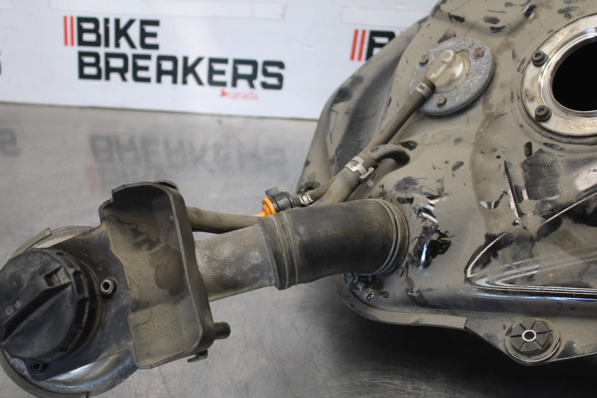 05-09 SUZUKI BOULEVARD C90 GAS TANK FUEL PETROL RESERVOIR BB918