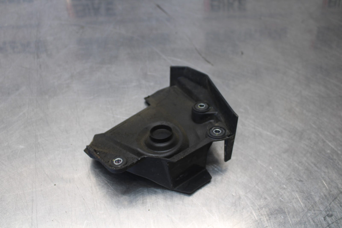16 YAMAHA XSR900 ENGINE SPROCKET COVER BB786
