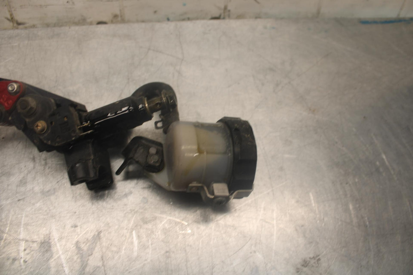 97-98 SUZUKI GSXR 600 SRAD FRONT BRAKE MASTER CYLINDER w/ LEVER BB455
