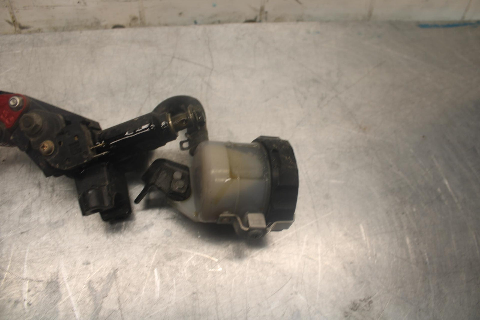 97-98 SUZUKI GSXR 600 SRAD FRONT BRAKE MASTER CYLINDER w/ LEVER BB455