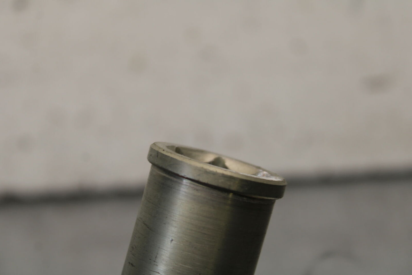 16 KAWASAKI NINJA ZX10R FRONT WHEEL RIM AXLE PIVOT BOLT 41068-0594 BB650