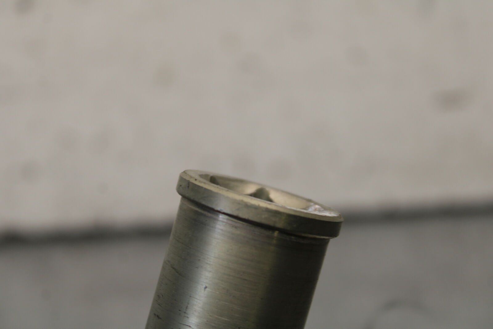 16 KAWASAKI NINJA ZX10R FRONT WHEEL RIM AXLE PIVOT BOLT 41068-0594 BB650