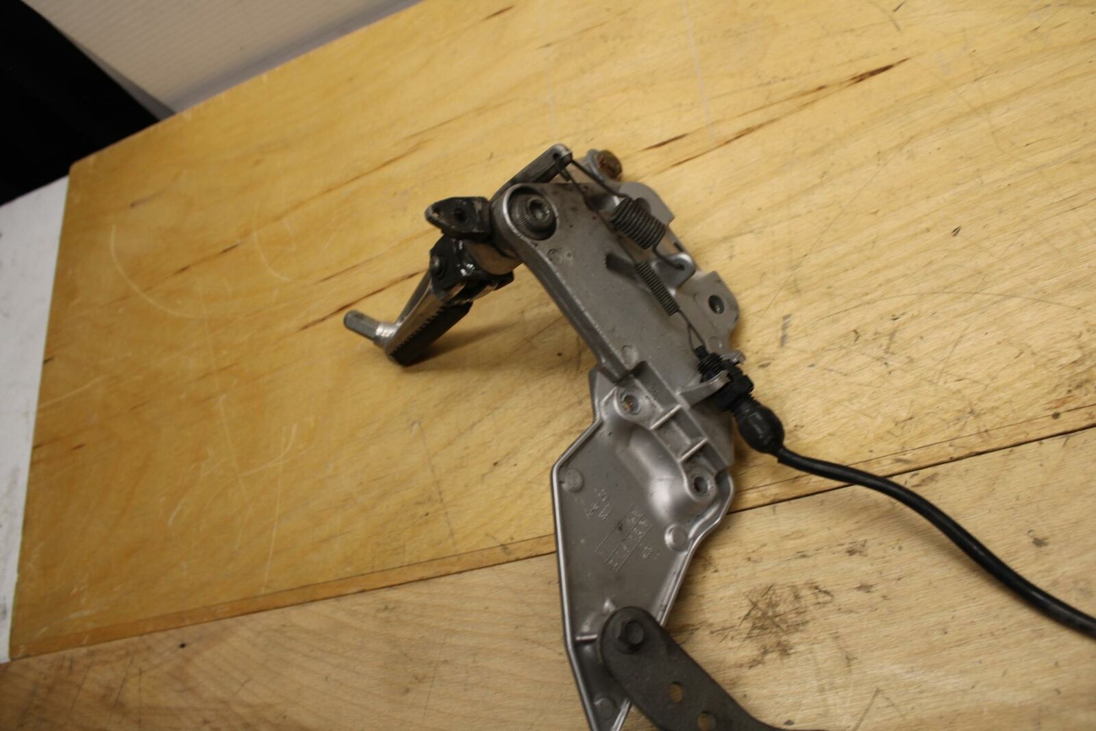 07-08 SUZUKI SV650 RIGHT REARSET REAR SET DRIVER FOOT PEG REST STOP BB316