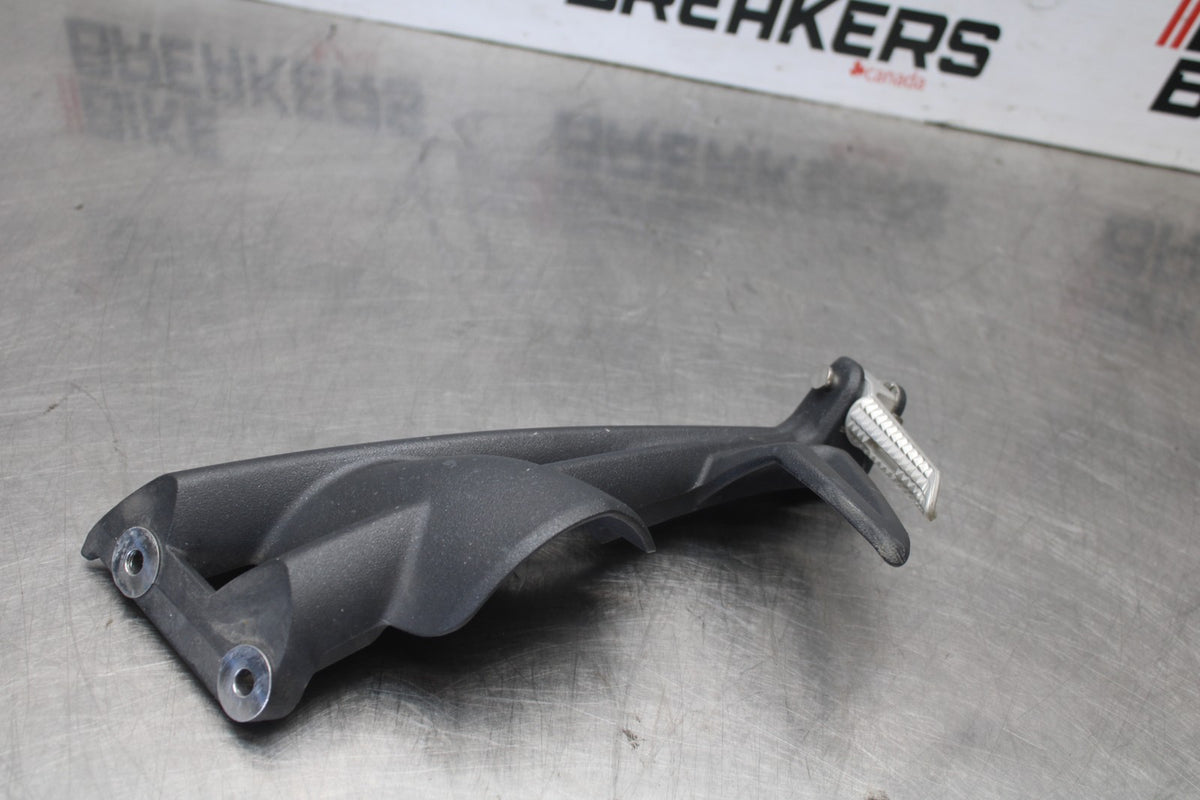 12 TRIUMPH STREET TRIPLE R RIGHT REAR BACK PASSENGER PEG BB914