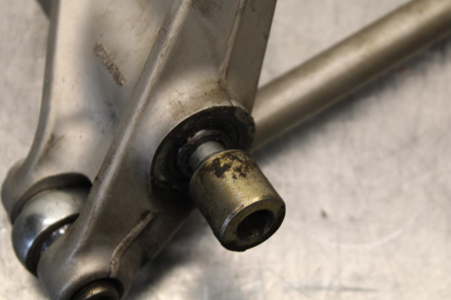 2005 Ducati Monster S2R REAR DOGBONE SHOCK LINKAGE LINK BB557