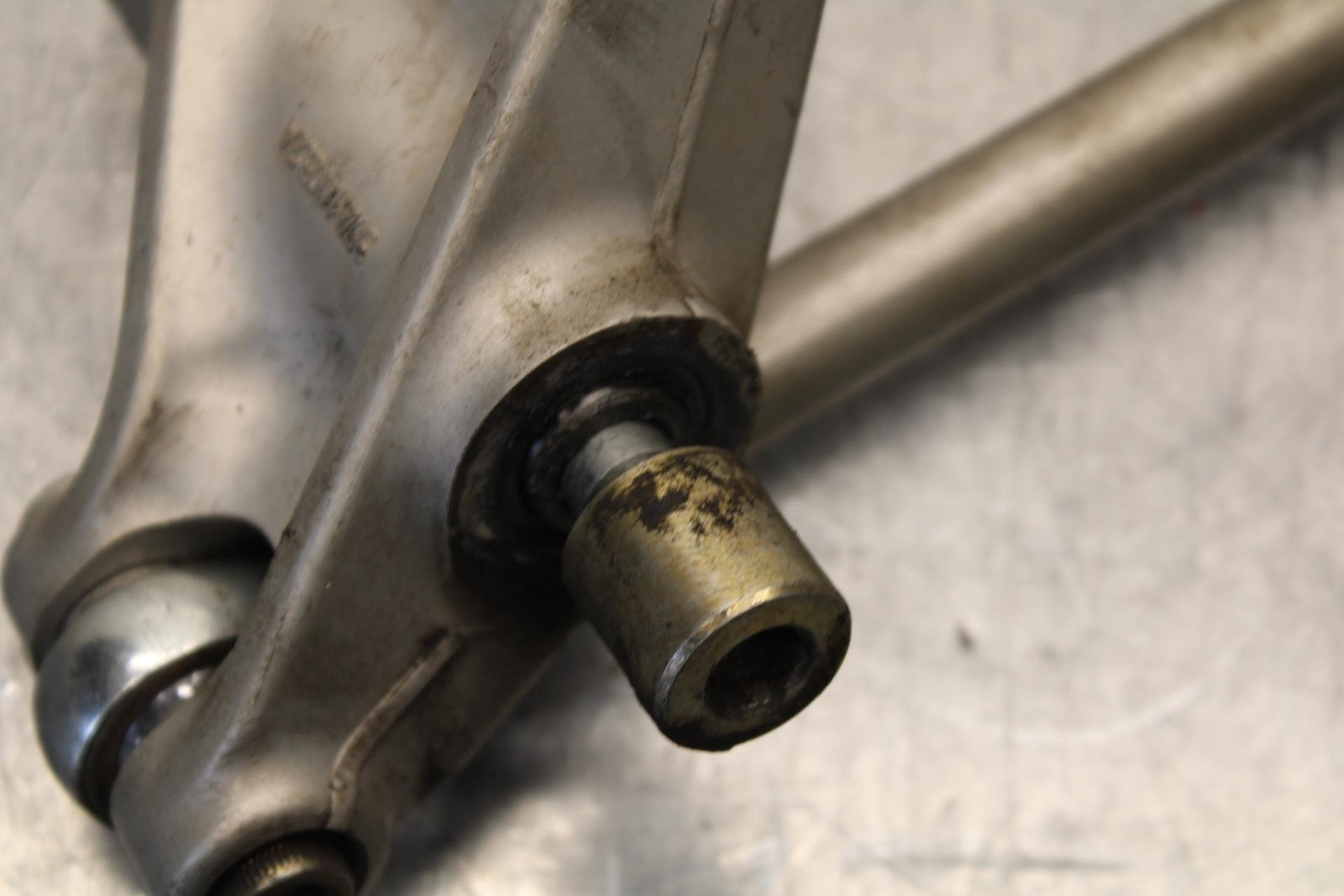 2005 Ducati Monster S2R REAR DOGBONE SHOCK LINKAGE LINK BB557