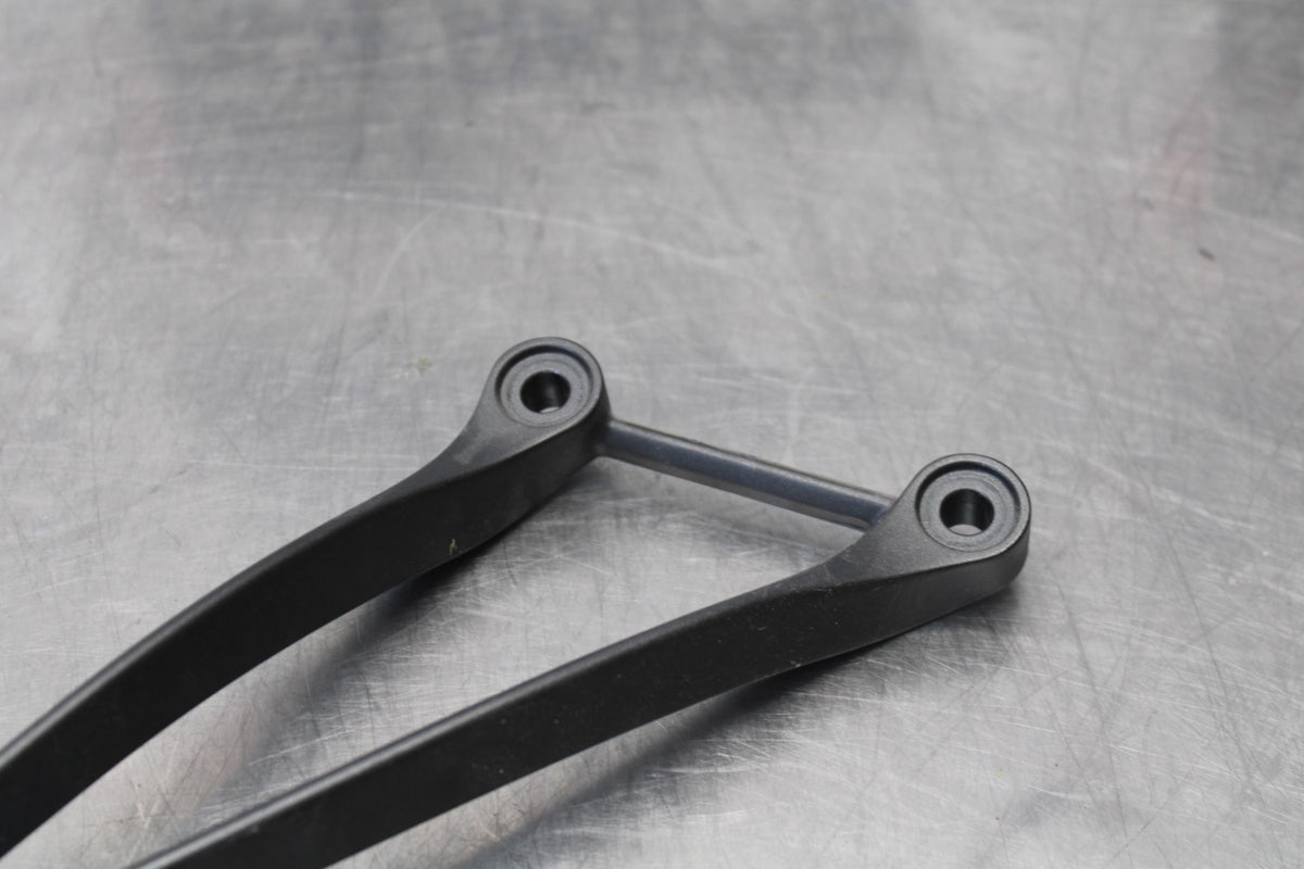 13-18 KAWASAKI NINJA ZX6R RIGHT REAR BACK PASSENGER PEG MOUNT BB908
