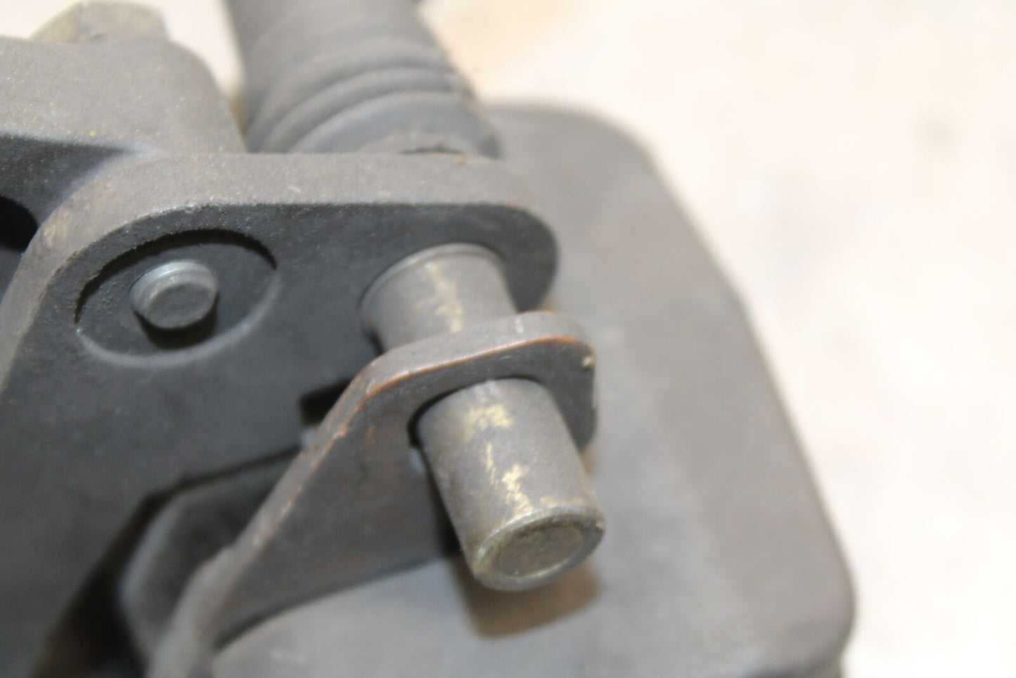 09-12 KAWASAKI NINJA ZX6R ZX600R REAR BACK BRAKE CALIPER W MOUNT BRACKET BB656