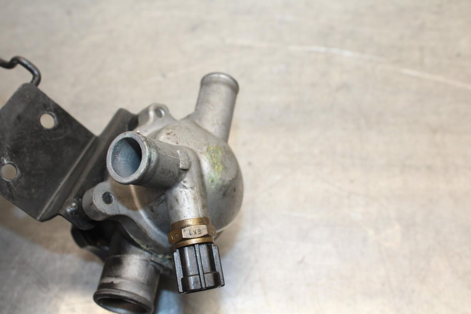 03-08 KAWASAKI VULCAN 1600 THERMOSTAT HOUSING 16160-0775 16160-1361 BB616