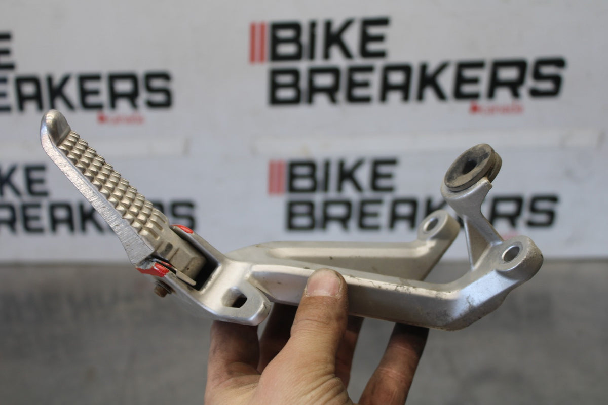 97-00 SUZUKI GSXR600 SRAD LEFT REAR BACK PASSENGER PEG BB921