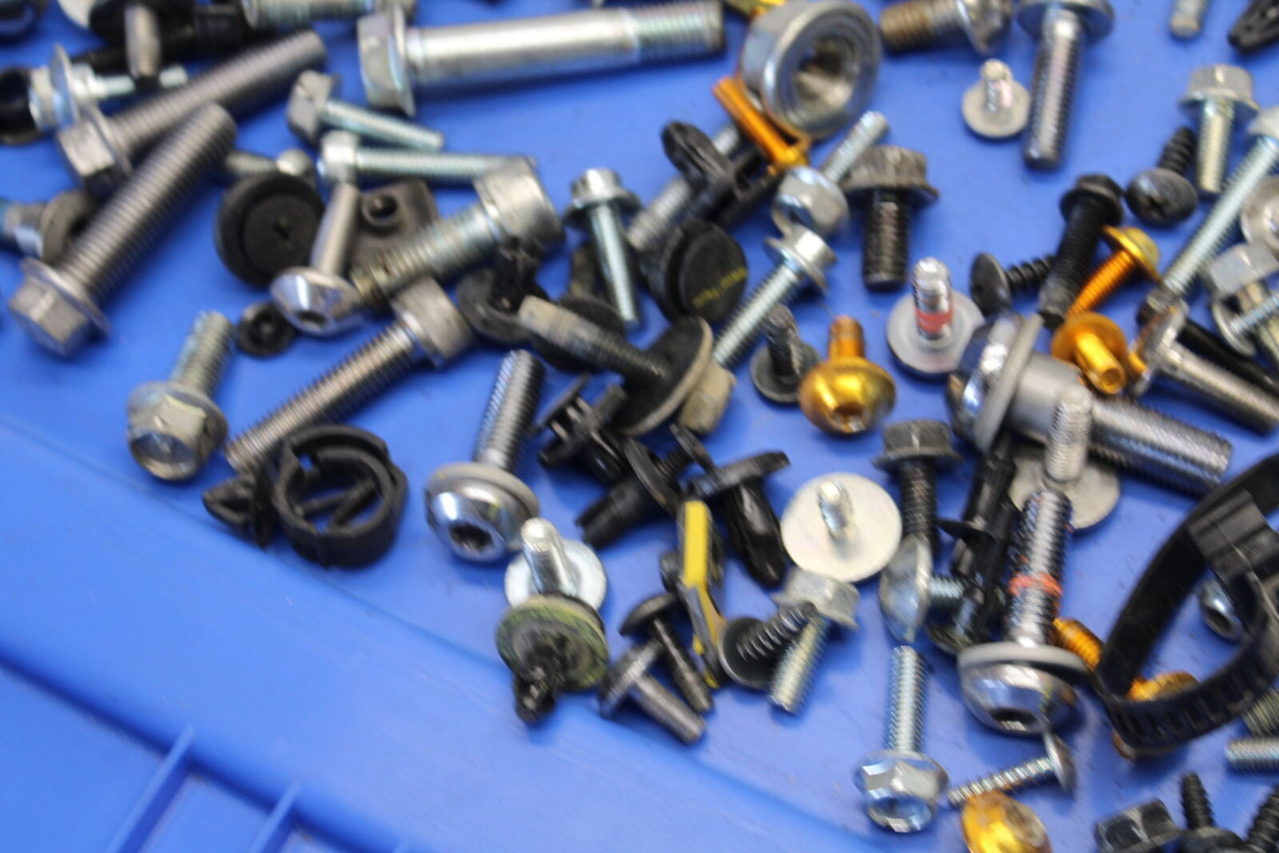 08-16 YAMAHA YZF R6 ENGINE MOUNTING BOLTS HARDWARE MOTOR SCREWS BB665