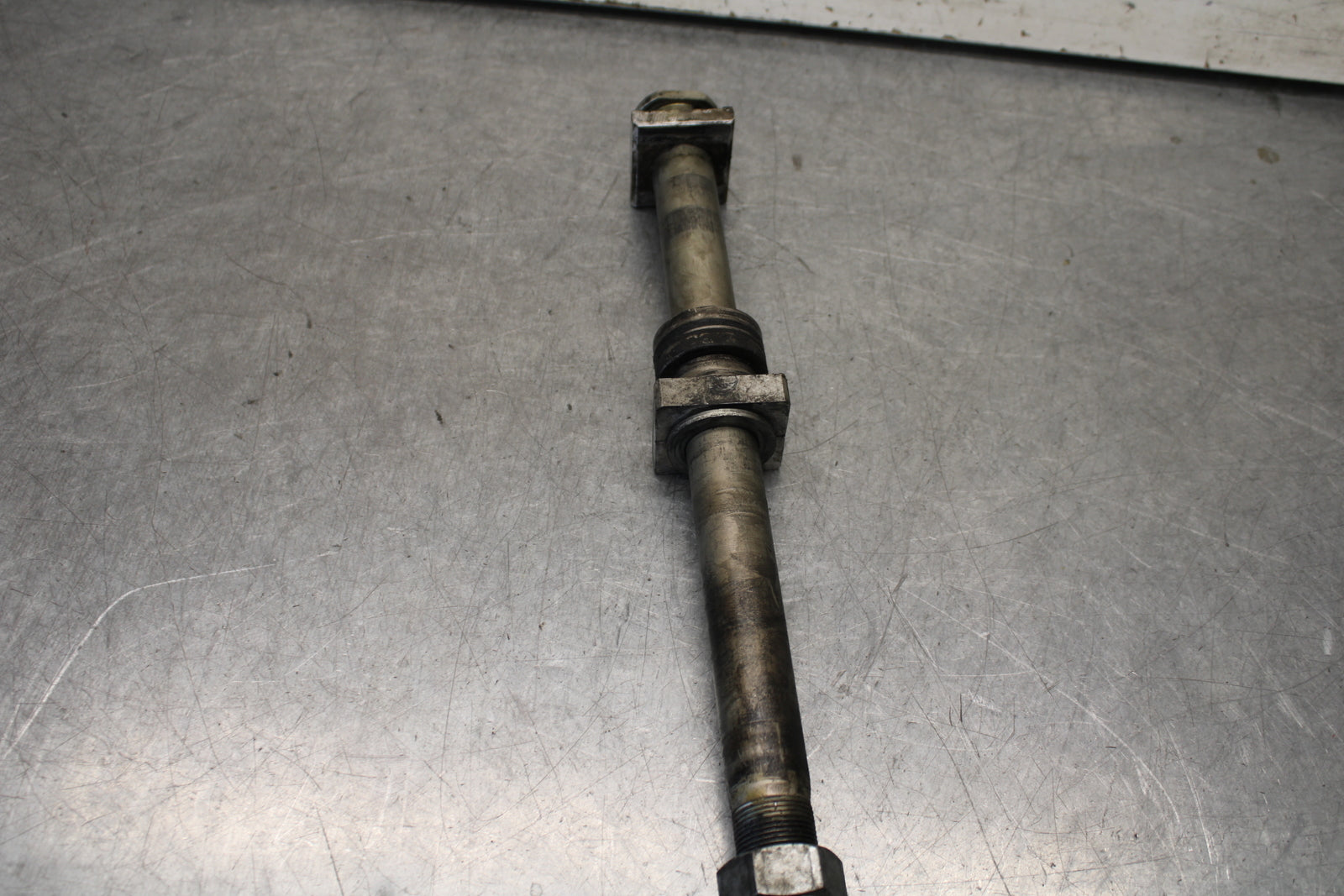 16 KAWASAKI NINJA ZX10R REAR AXLE BACK WHEEL RIM BOLT AXEL 41068-0613 BB650