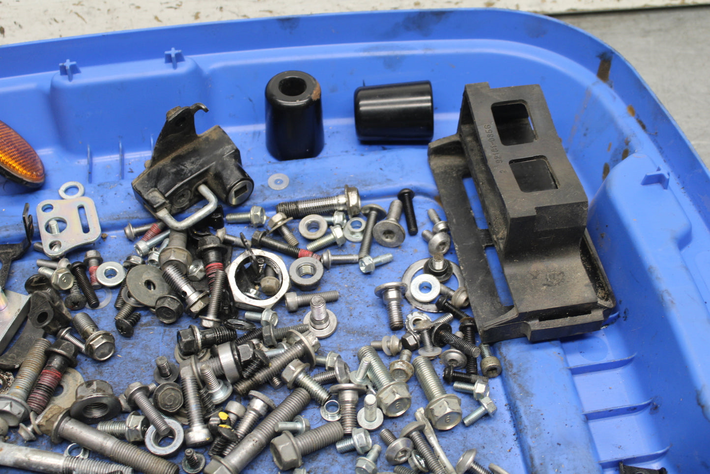 24 KAWASAKI NINJA 500 ABS MOUNTING BOLTS HARDWARE MOTOR SCREWS BB744