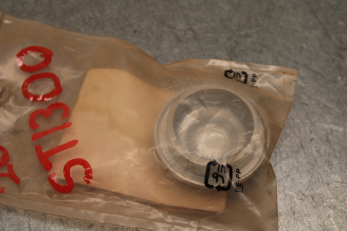 04-12 HONDA ST1300A FINAL DRIVE DIFFERENTIAL FILL CAP OEM BB669