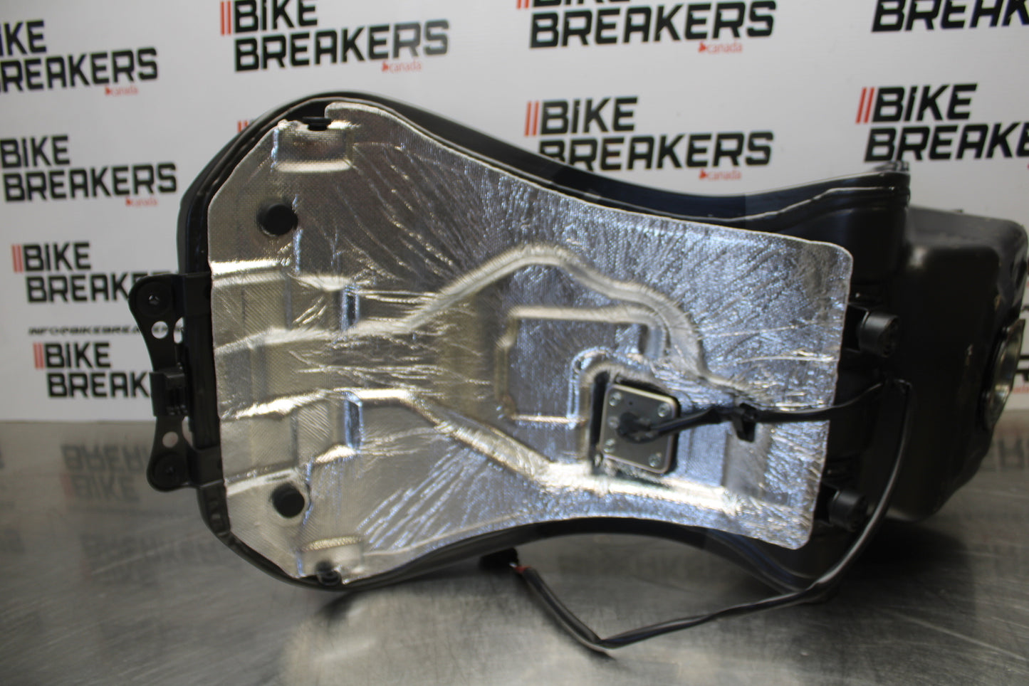 23-24 KAWASAKI NINJA ZX14R GAS TANK FUEL CELL PETROL RESERVOIR BB169