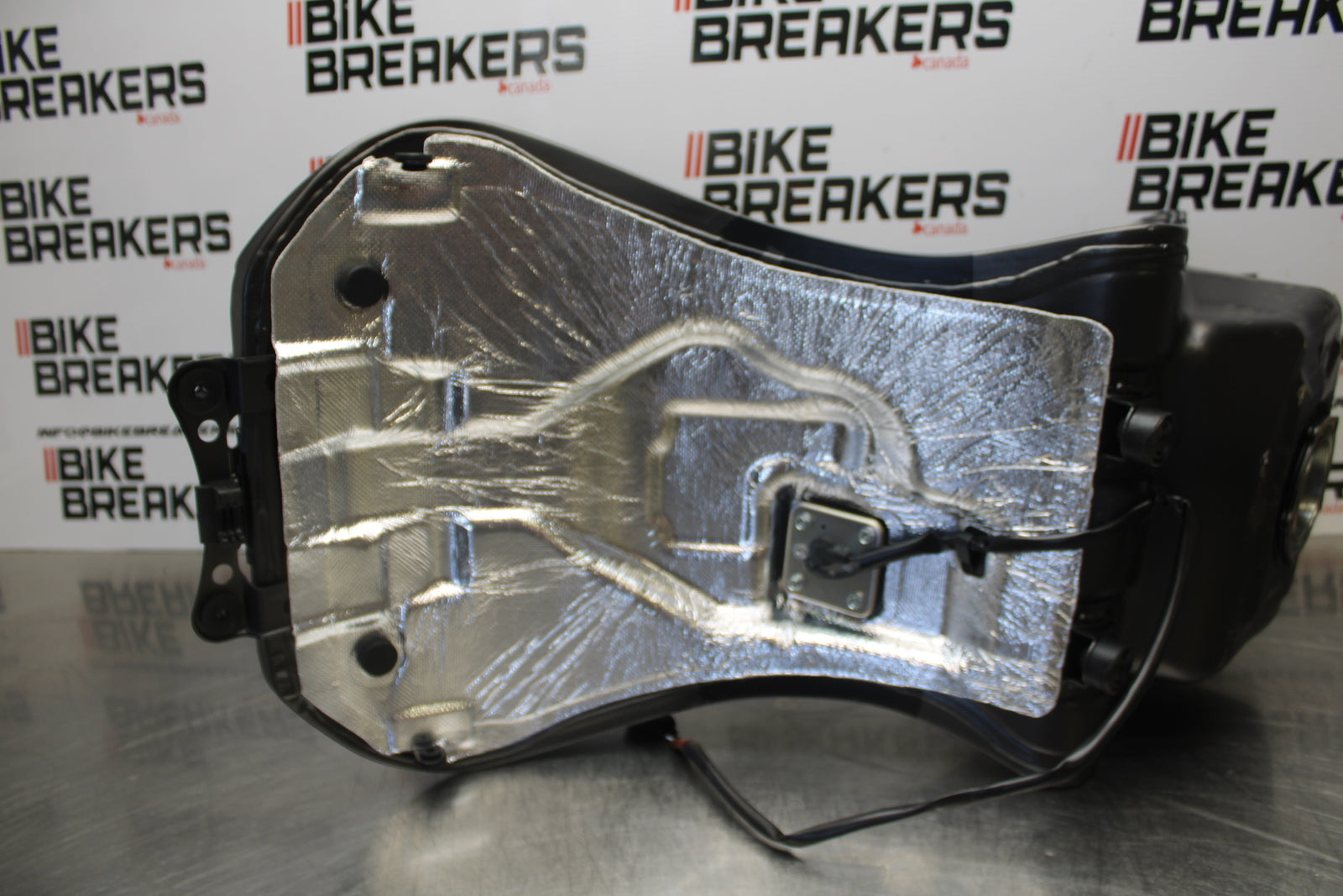 23-24 KAWASAKI NINJA ZX14R GAS TANK FUEL CELL PETROL RESERVOIR BB169