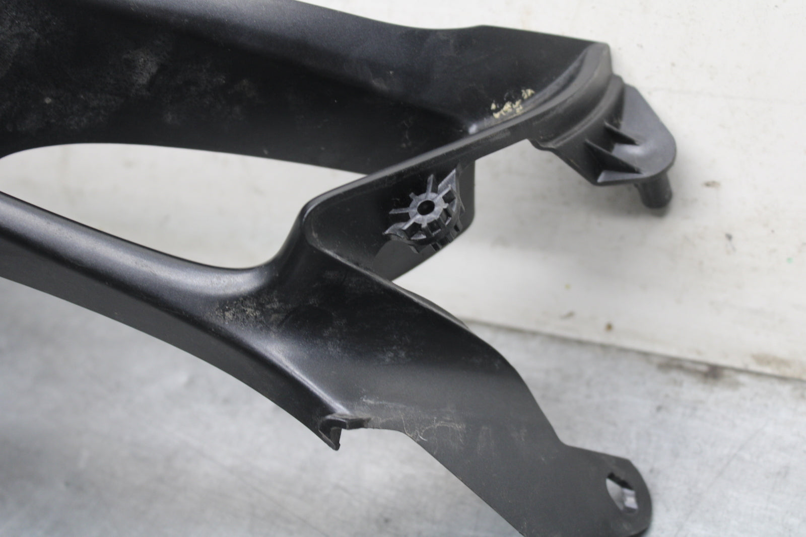09 SUZUKI GSXR600 FRONT CENTER COWL FAIRING BB759