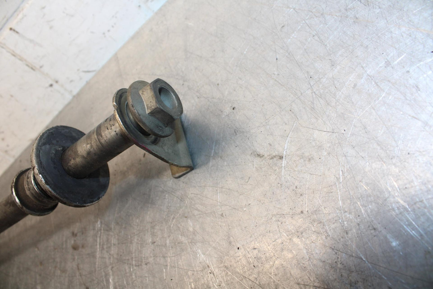 00-01 KAWASAKI ZZR600 REAR AXLE BACK WHEEL RIM PIVOT BOLT AXEL BB31