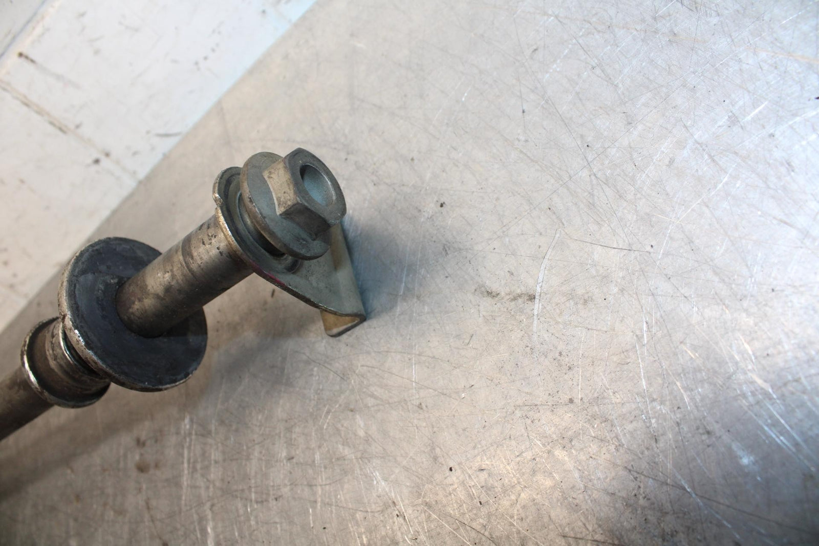 00-01 KAWASAKI ZZR600 REAR AXLE BACK WHEEL RIM PIVOT BOLT AXEL BB31