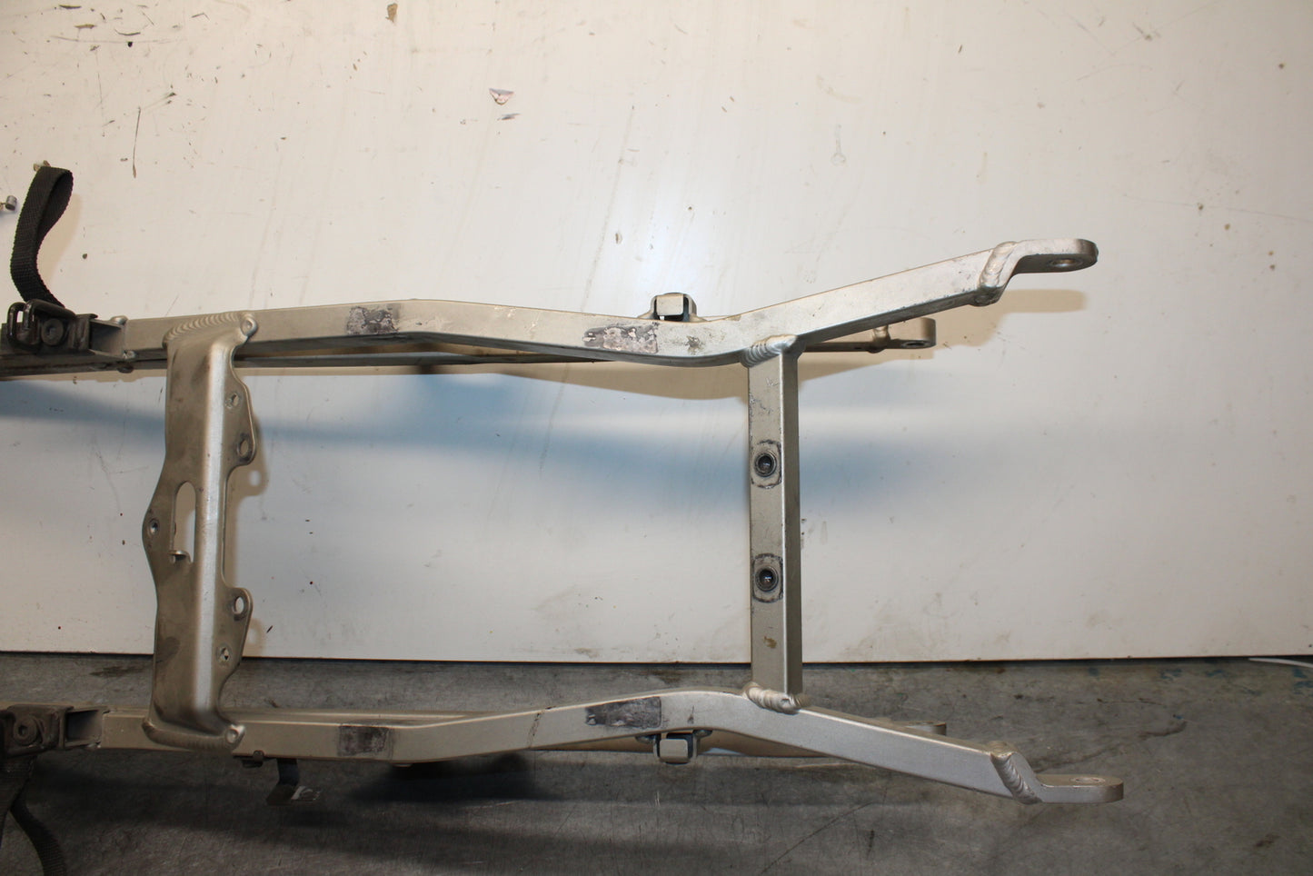 00-02 KAWASAKI NINJA ZX6R REAR SUBFRAME BACK SUB FRAME BB750