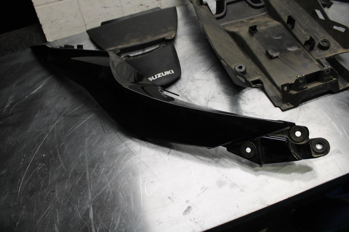 17-23 SUZUKI GSXR 250 GSX250RL8 BLACK REAR BACK TAIL FAIRING COWL SHROUD BB490