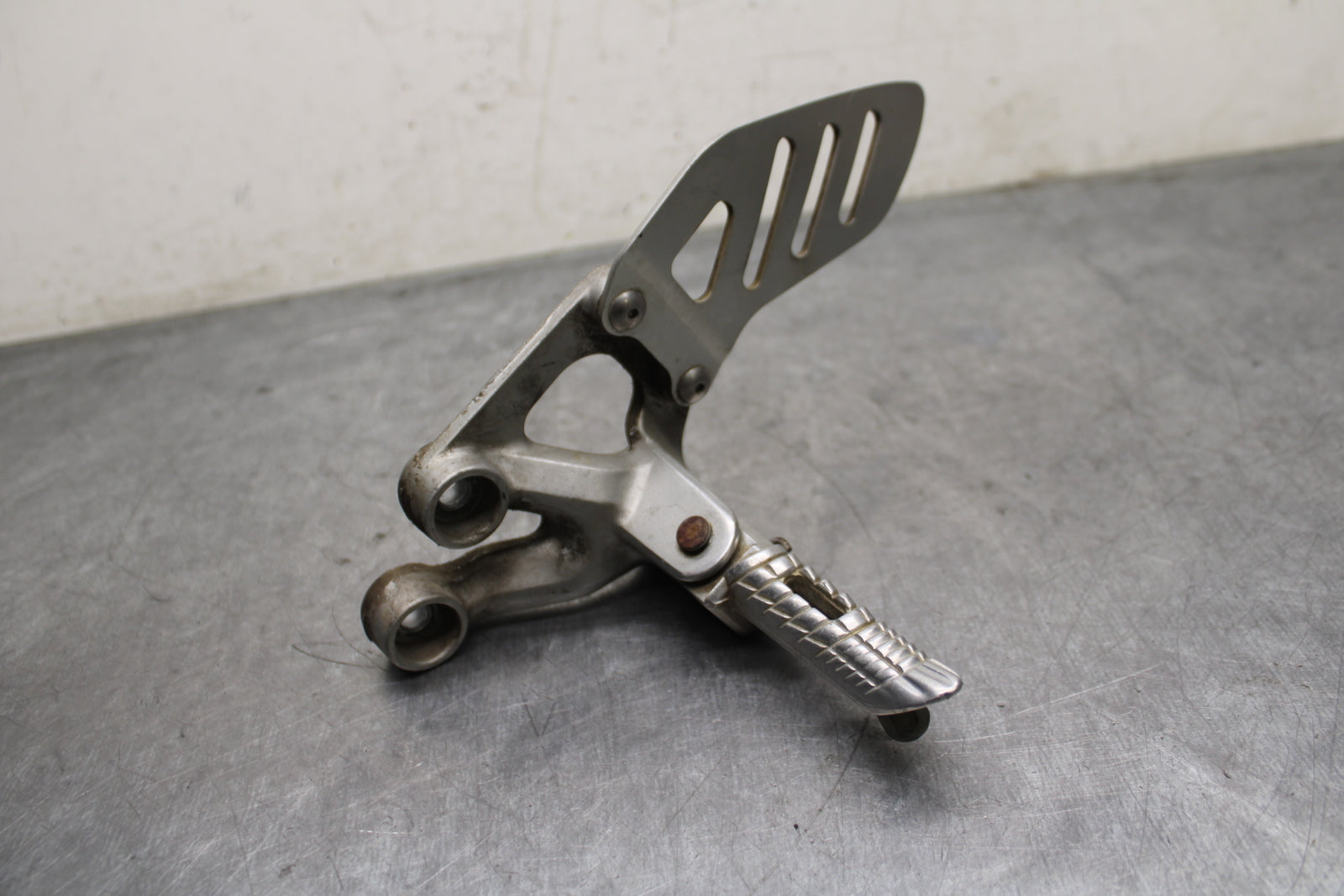 06-07 SUZUKI GSXR750 LEFT REARSET REAR SET DRIVER FOOT PEG REST STOP BB132