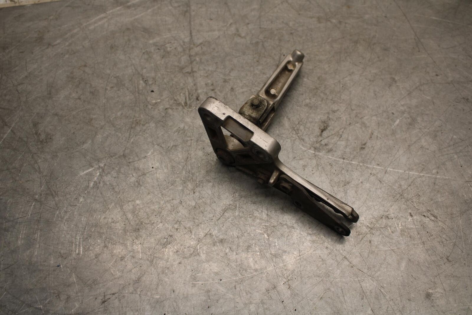 1997 Suzuki GSXR750 RIGHT REARSET REAR SET DRIVER FOOT PEG REST STOP BB527