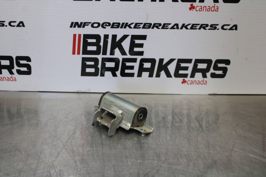 09-15 YAMAHA FZ6R GAS TANK FUEL CELL PETROL RESERVOIR BRACKET MOUNT BB161