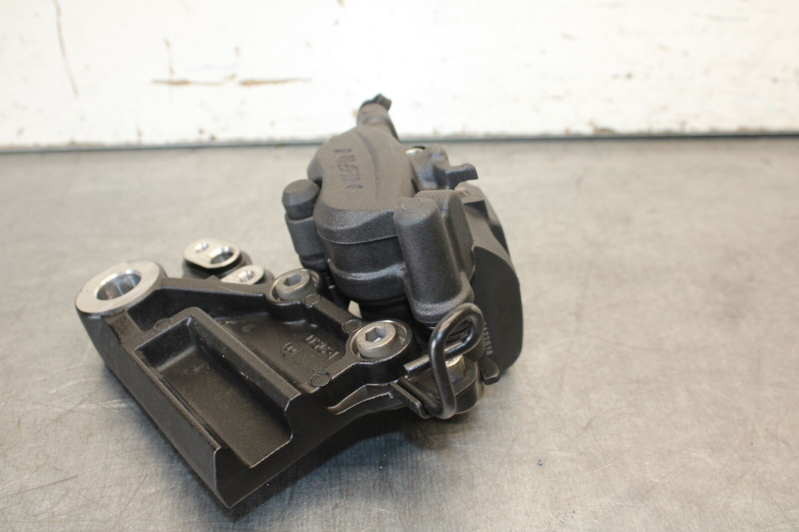 18-23 KAWASAKI NINJA 400 REAR BACK BRAKE CALIPER W MOUNT BRACKET BB679
