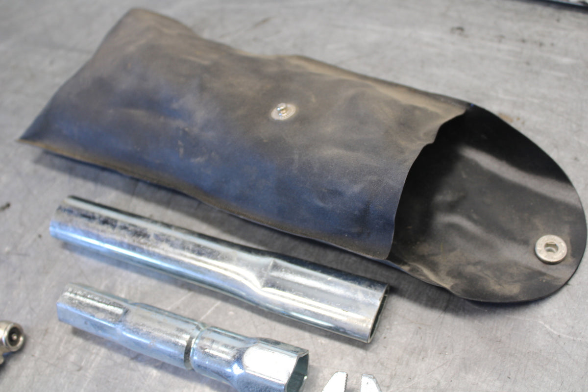 05-06 YAMAHA ROYAL STAR STOCK TOOLS OEM TOOL BAG KIT SET BB697