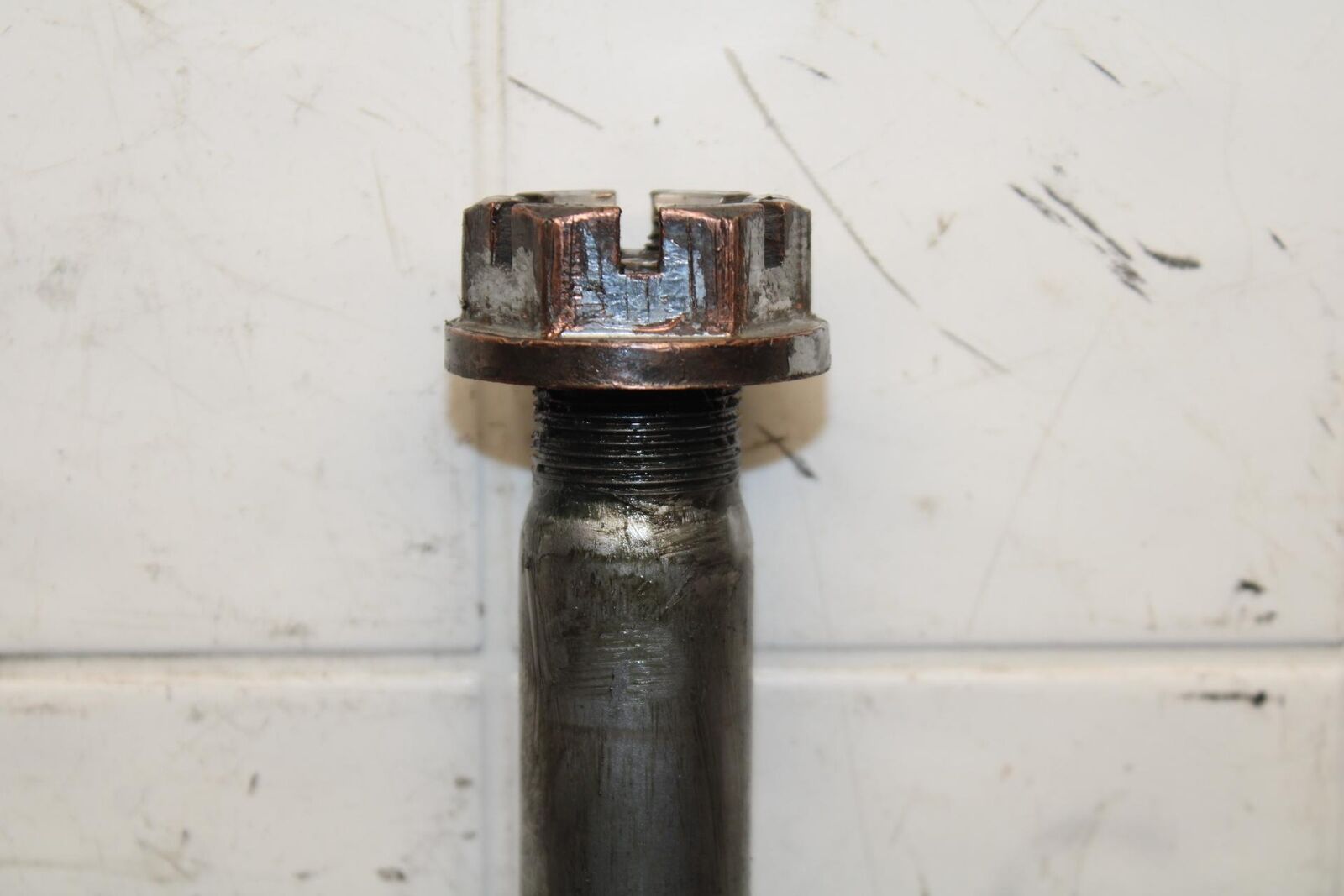 2001 Suzuki GSXR750 REAR AXLE BACK WHEEL RIM PIVOT BOLT AXEL 64711-33E10 BB553