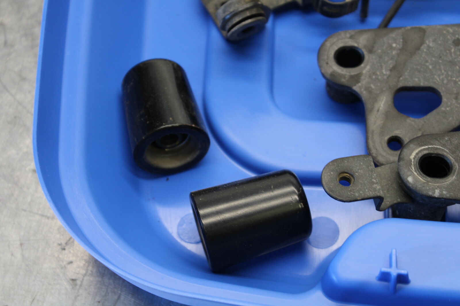 19-22 KAWASAKI Z400 ENGINE MOUNTING BOLTS HARDWARE MOTOR SCREWS BB708