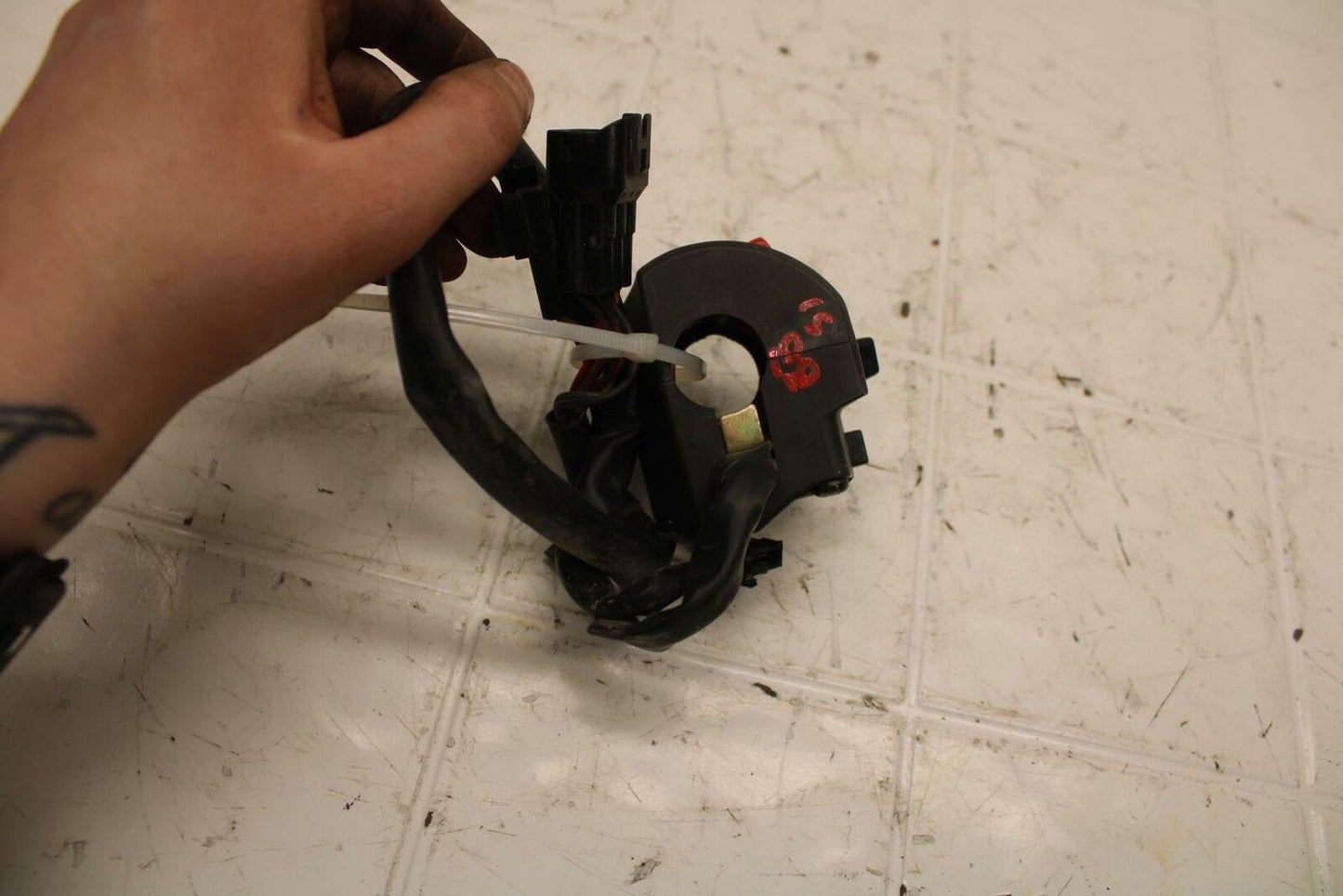 05-06 KAWASAKI NINJA ZX6R RIGHT CLIP ON HANDLE KILL OFF START SWITCH BB20