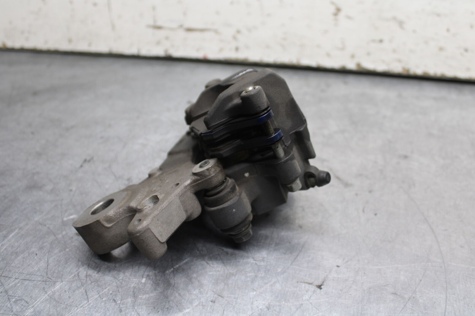 15-16 HONDA CB300F REAR BACK BRAKE CALIPER W MOUNT BRACKET BB740
