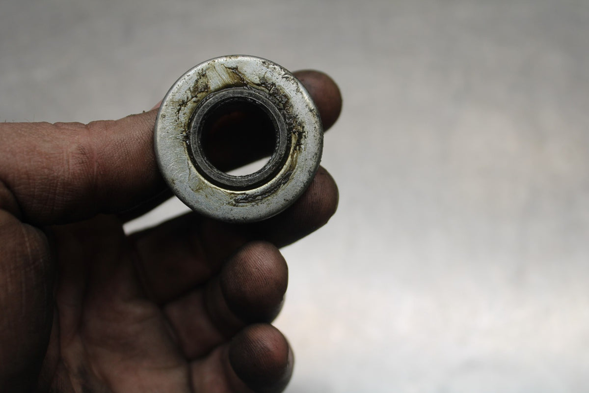 2006 Suzuki Boulevard C90 FRONT WHEEL RIM AXLE PIVOT BOLT BB849