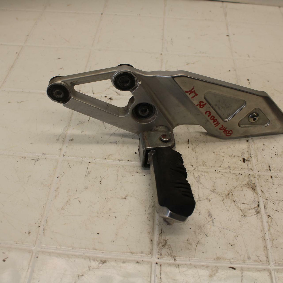 93-96 SUZUKI GSXR1100W LEFT REARSET REAR SET DRIVER FOOT PEG REST STOP BB12