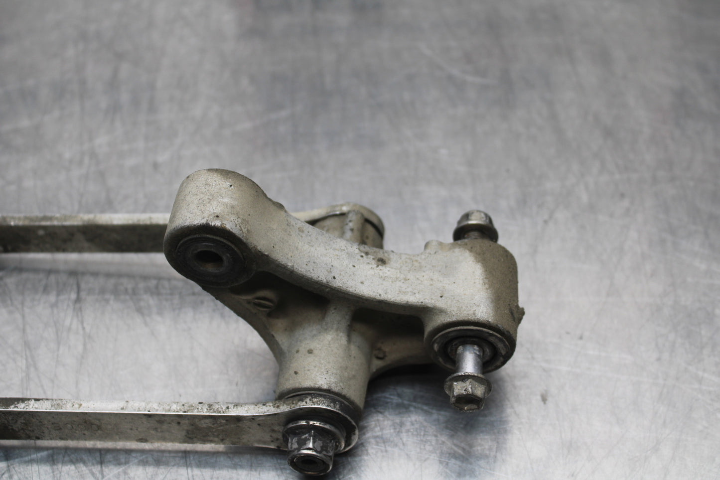 04-05 KAWASAKI NINJA ZX10R REAR DOGBONE SHOCK LINKAGE LINK BB163