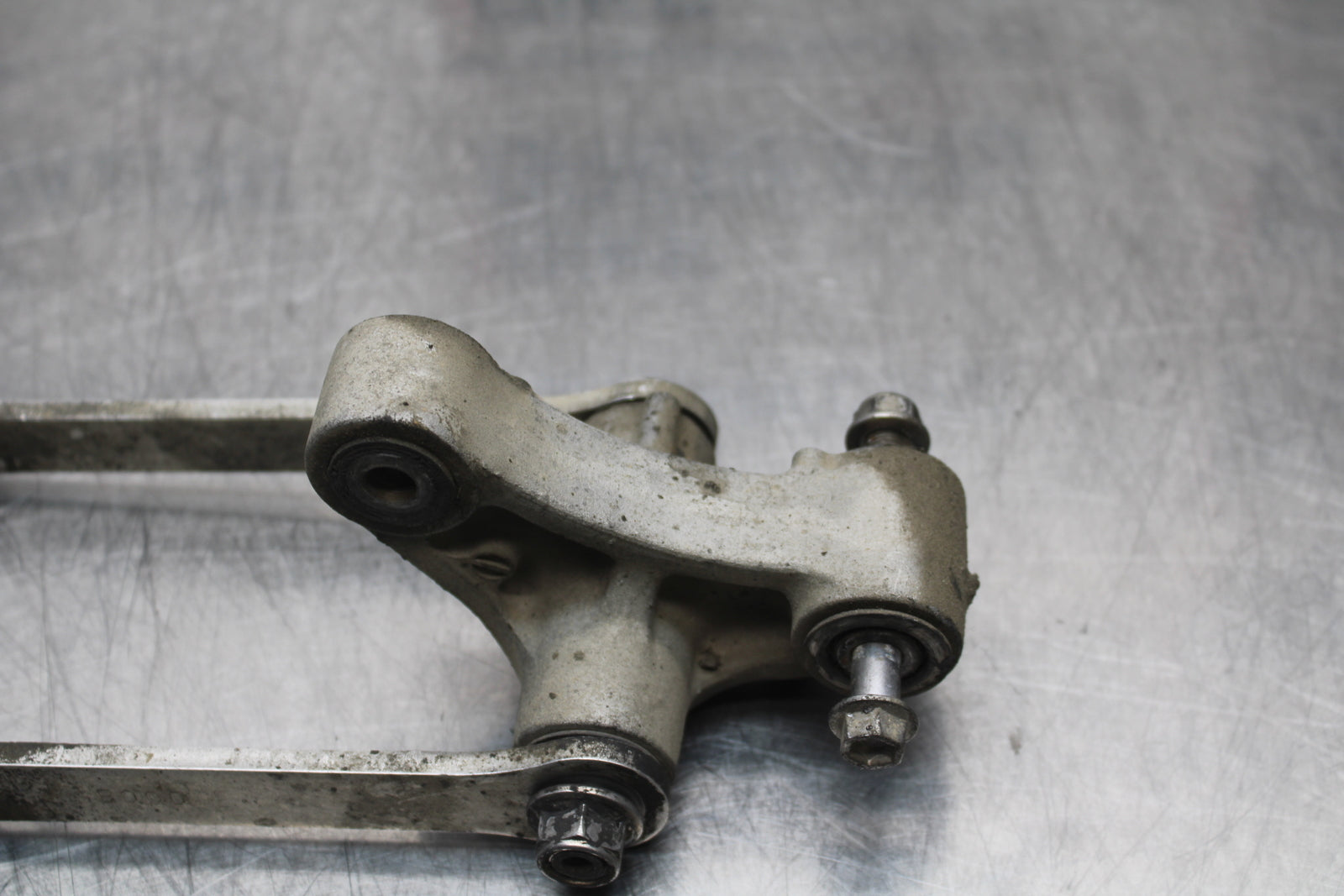 04-05 KAWASAKI NINJA ZX10R REAR DOGBONE SHOCK LINKAGE LINK BB163