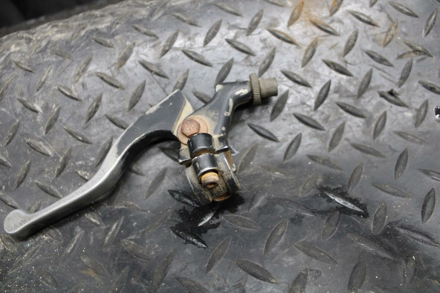 85-86 SUZUKI QUADRACER 250 CLUTCH LEVER PERCH MOUNT BRACKET BB210