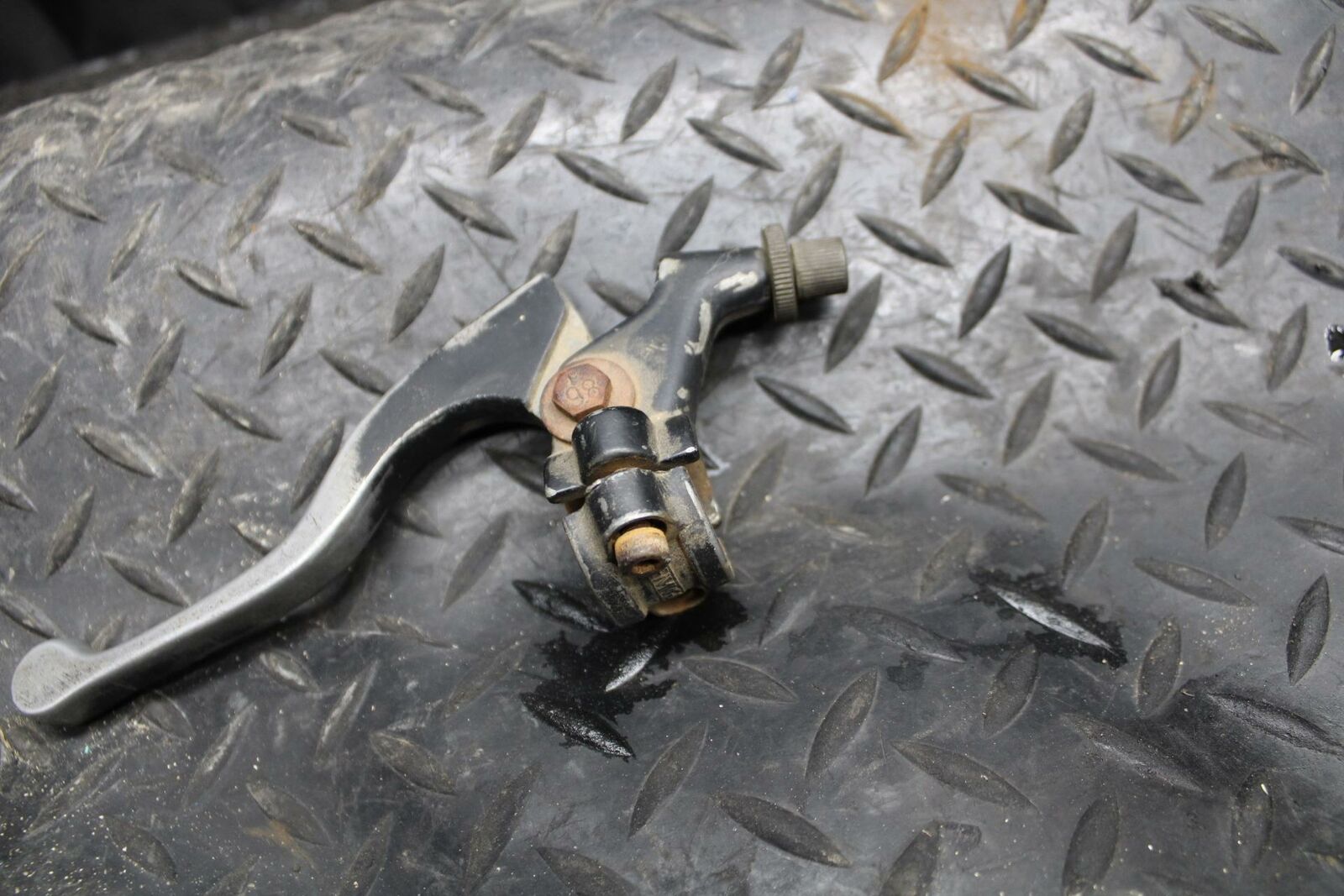 85-86 SUZUKI QUADRACER 250 CLUTCH LEVER PERCH MOUNT BRACKET BB210