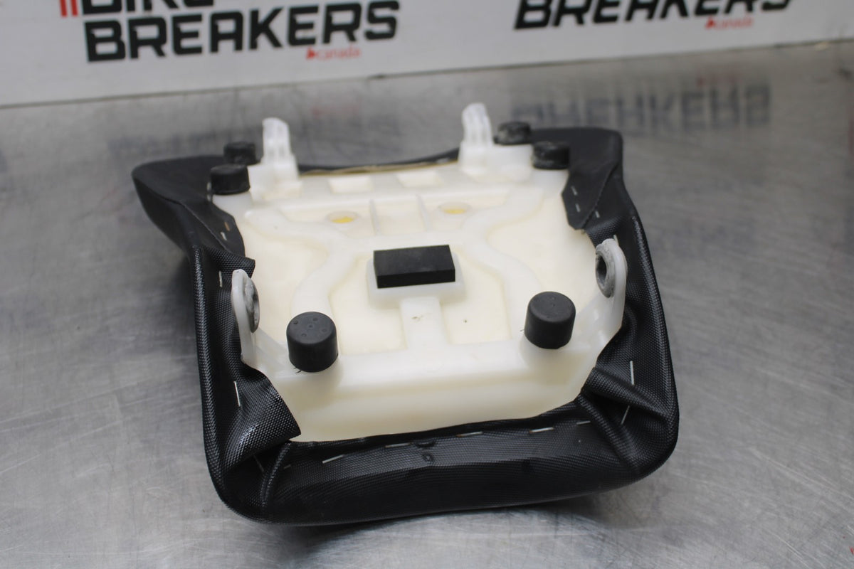 11-25 SUZUKI GSXR 600  FRONT DRIVERS SEAT PAD SADDLE PILLION BB830