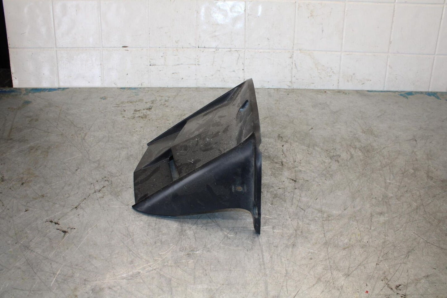 08-16 YAMAHA YZF R6 REAR BACK WHEEL TIRE HUGGER FENDER BB431