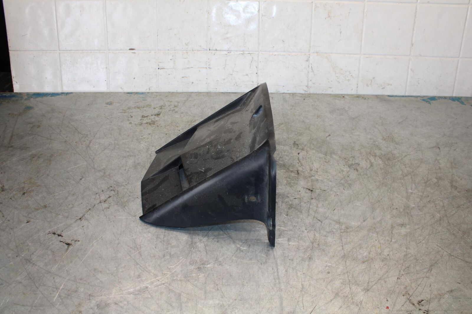 08-16 YAMAHA YZF R6 REAR BACK WHEEL TIRE HUGGER FENDER BB431