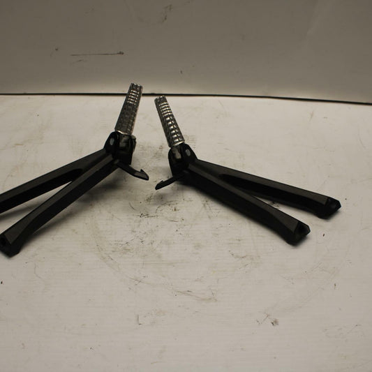 11-21 SUZUKI GSXR600 REAR  PASSENGER PEG SET PAIR 43600-14J10 43700-14J10  BB260