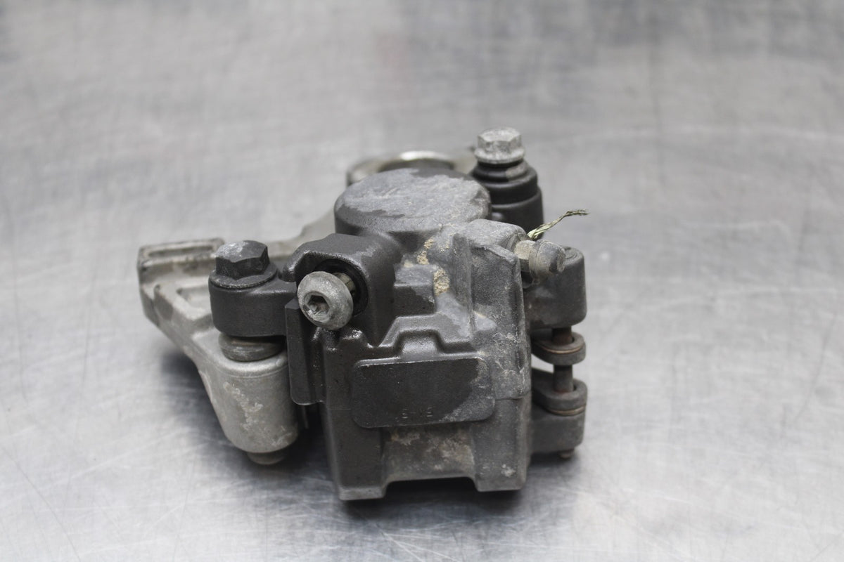 05 YAMAHA YZF R6 REAR BACK BRAKE CALIPER W MOUNT BRACKET BB814