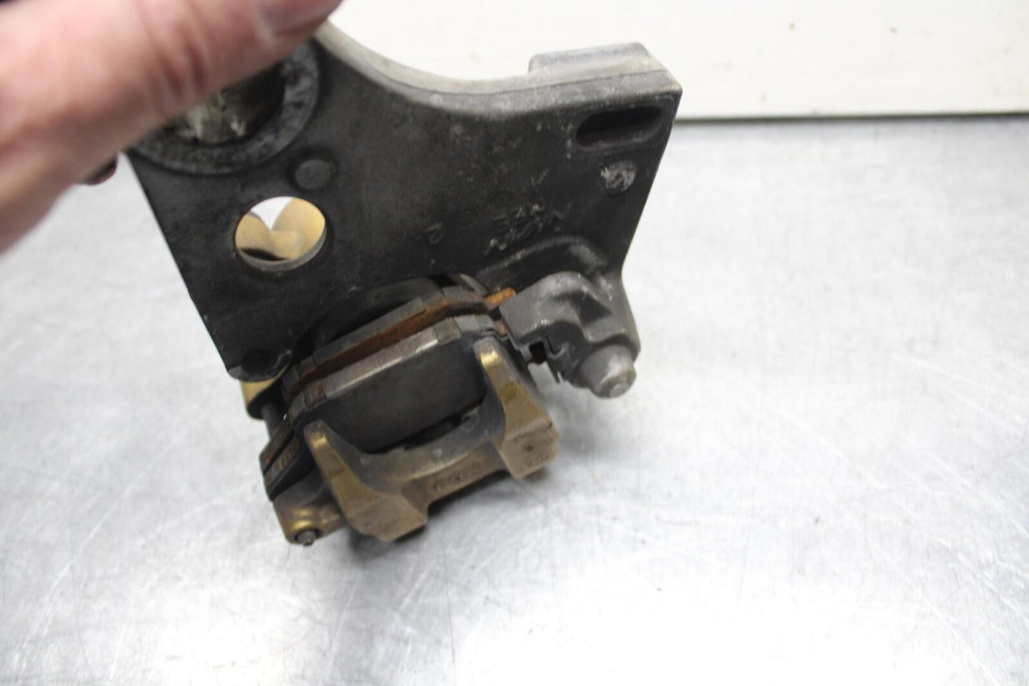 03-04 HONDA CBR600RR REAR  BRAKE CALIPER W MOUNT BRACKET 43150-MEE-006 BB614