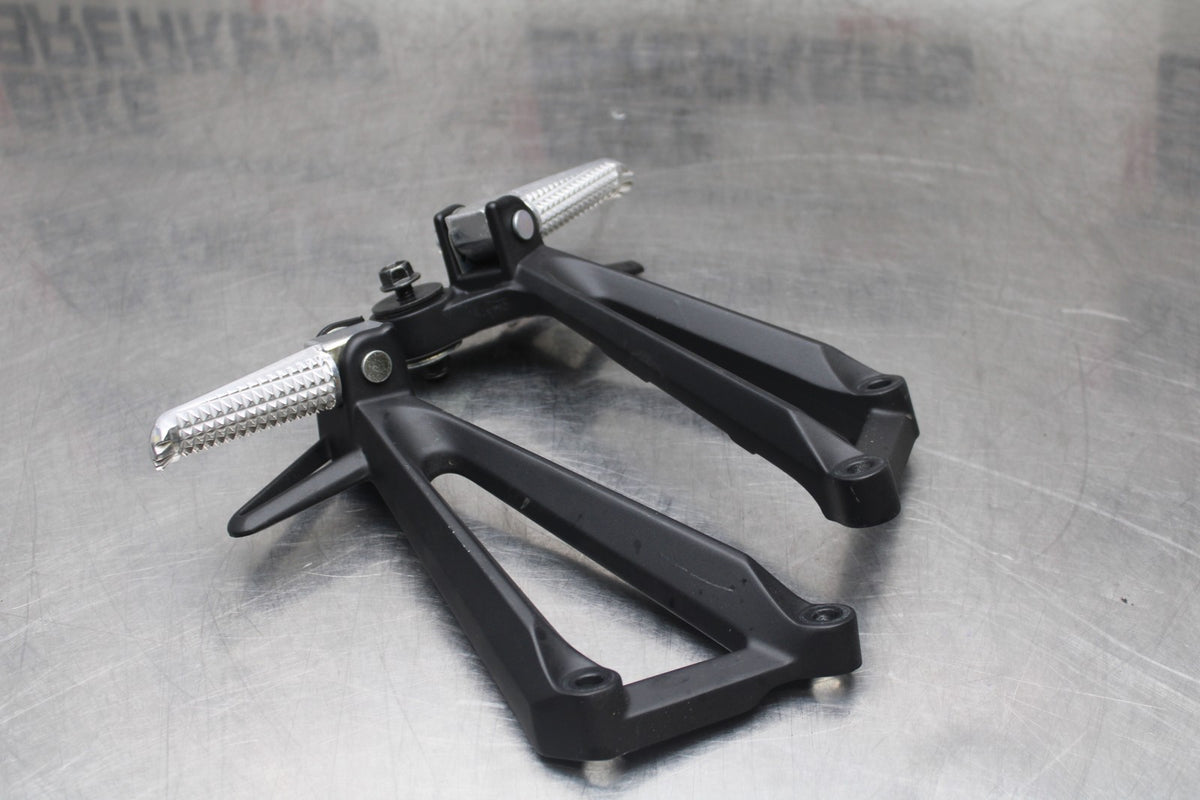 15-19 YAMAHA YZF R3 REAR BACK PASSENGER PEG SET PAIR BB800